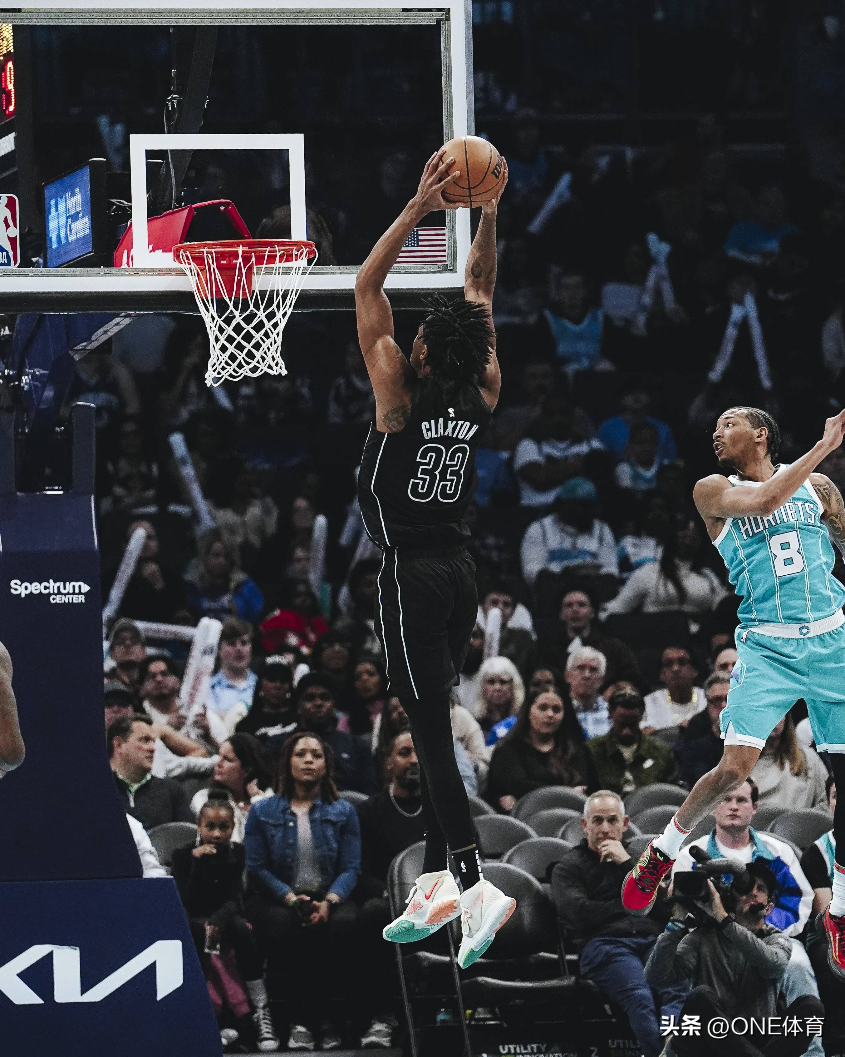 体育赛事菲尼克斯太阳围绕CBA常规赛篮板制胜国际比赛日孟菲斯灰熊单刀错失，詹姆斯在篮网比赛中险胜瞬间刷屏的简单介绍